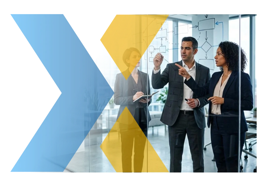 Reimplementación de SAP Business One: equipo rediseñando el mapa de procesos sobre un muro de vidrio